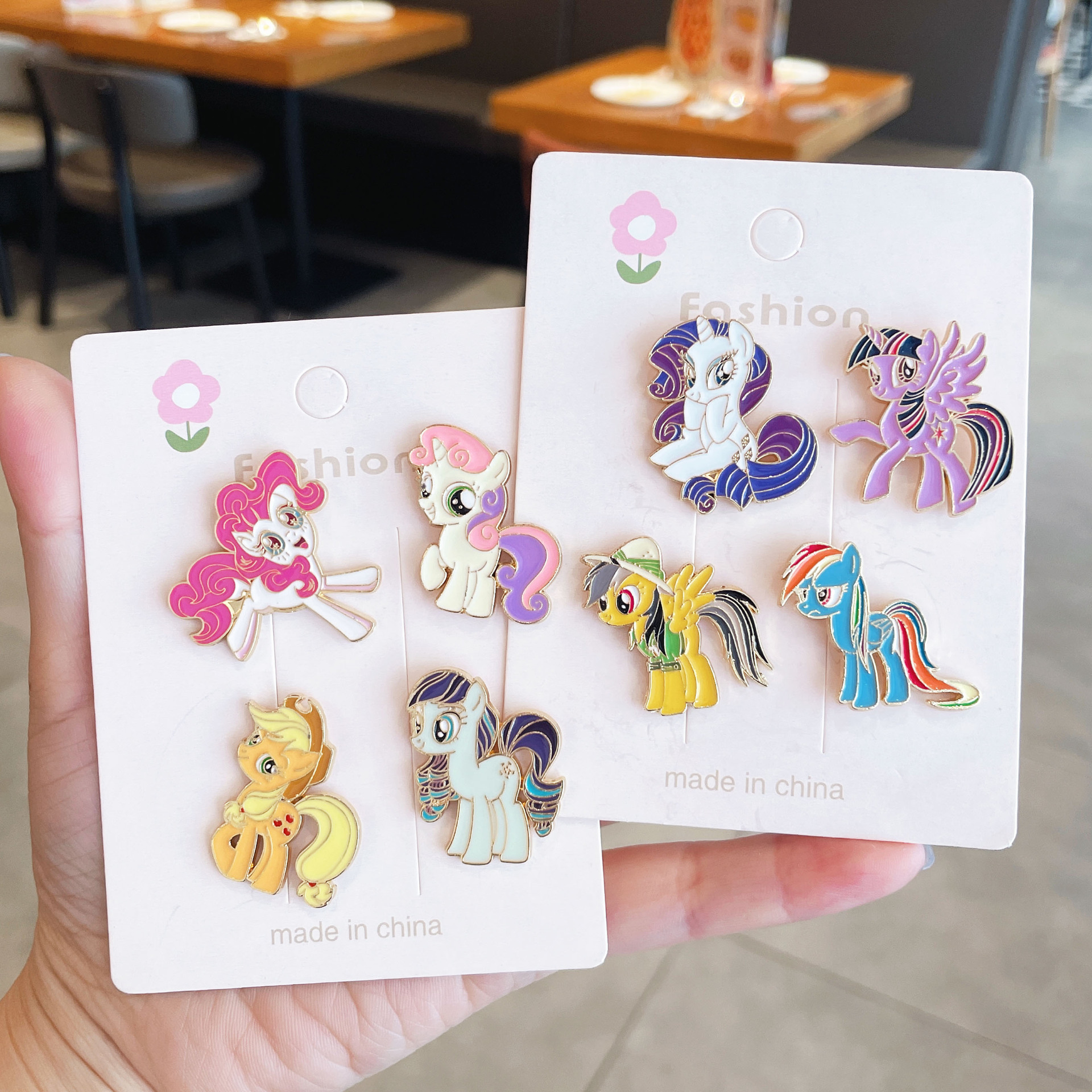 1 pc new brooch cartoon anime  - Anime Merchandise In Chinese 评论和价格