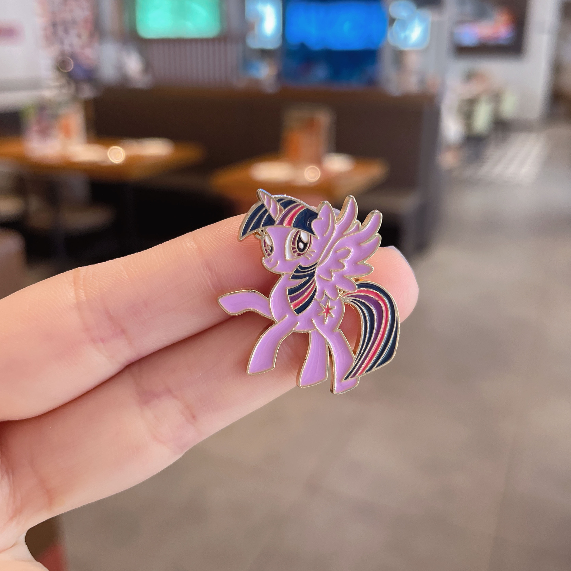 1 pc new brooch cartoon anime  - Anime Merchandise In Chinese 评论和价格